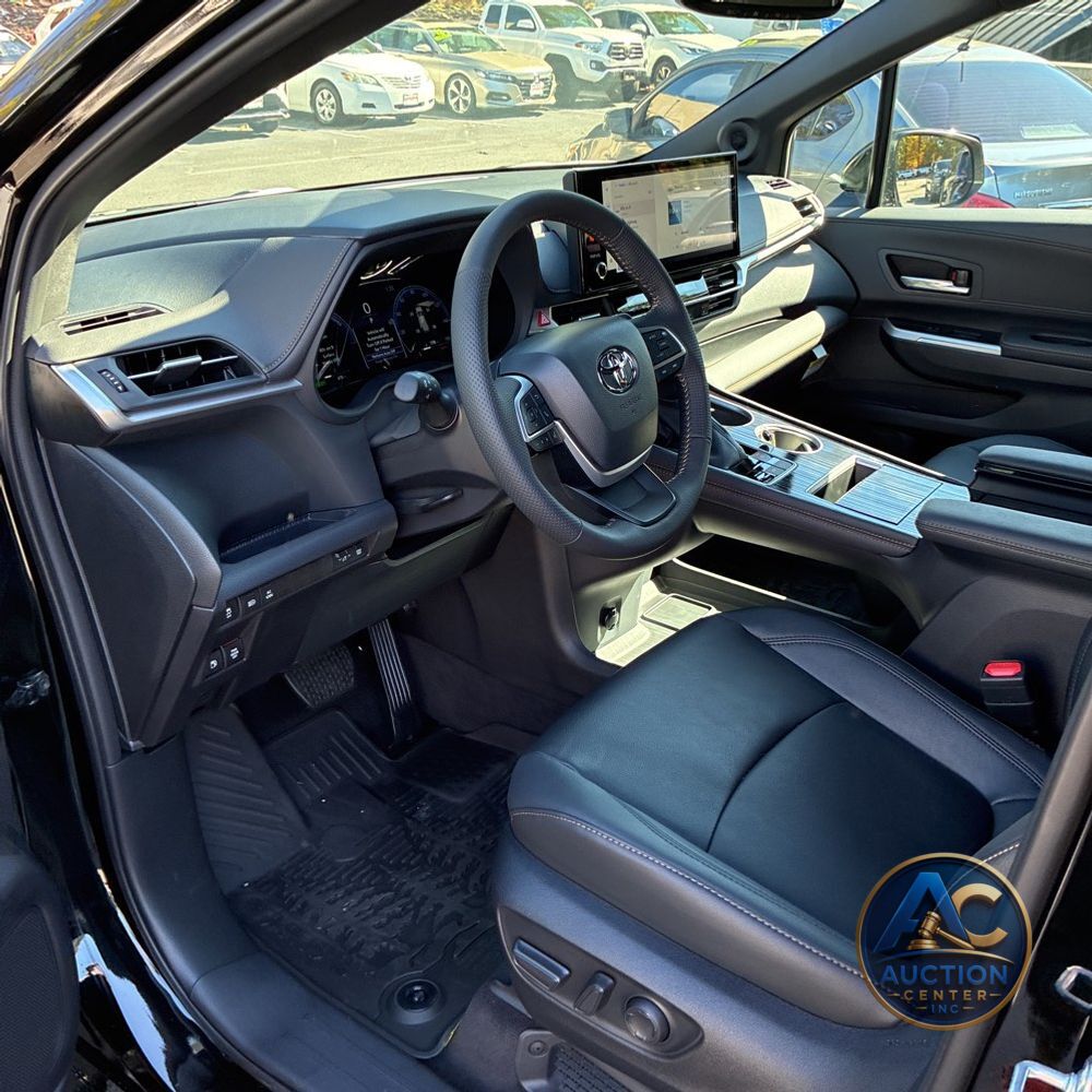 2025 Toyota Sienna Woodland Edition