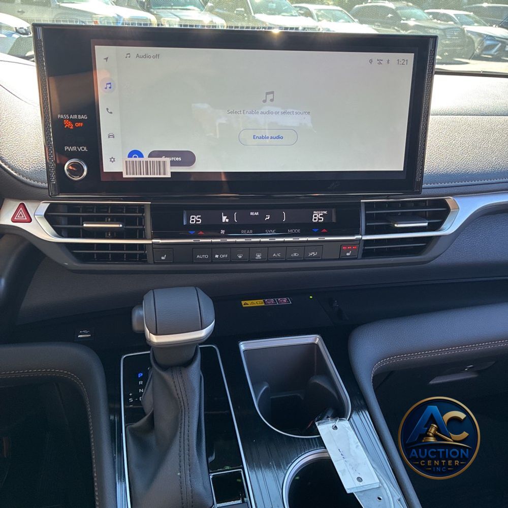 2025 Toyota Sienna Woodland Edition