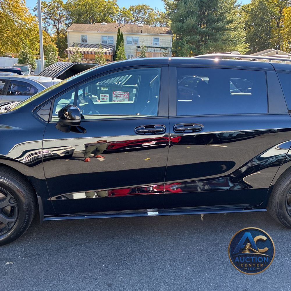2025 Toyota Sienna Woodland Edition