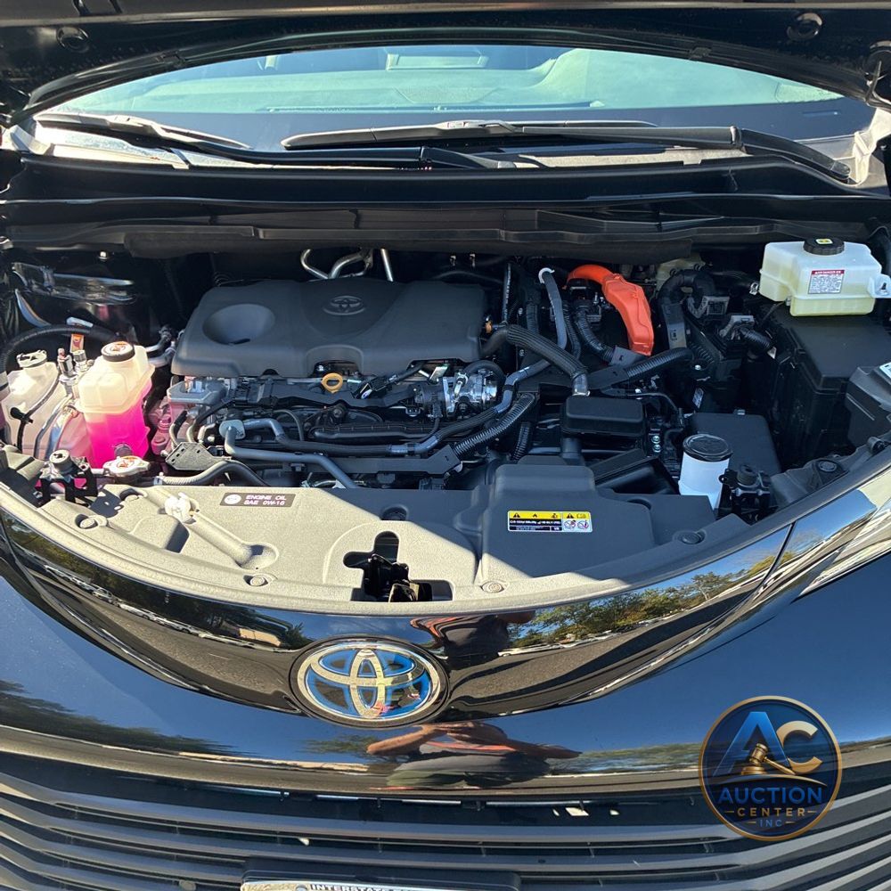 2025 Toyota Sienna Woodland Edition