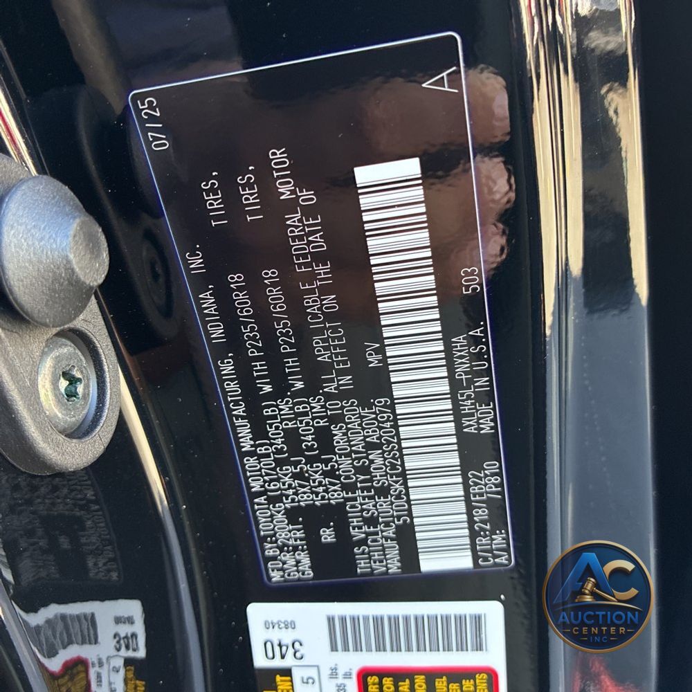 2025 Toyota Sienna Woodland Edition