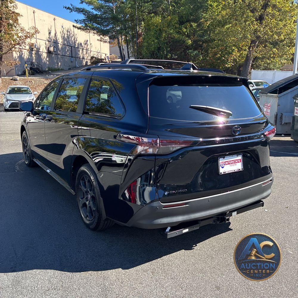 2025 Toyota Sienna Woodland Edition