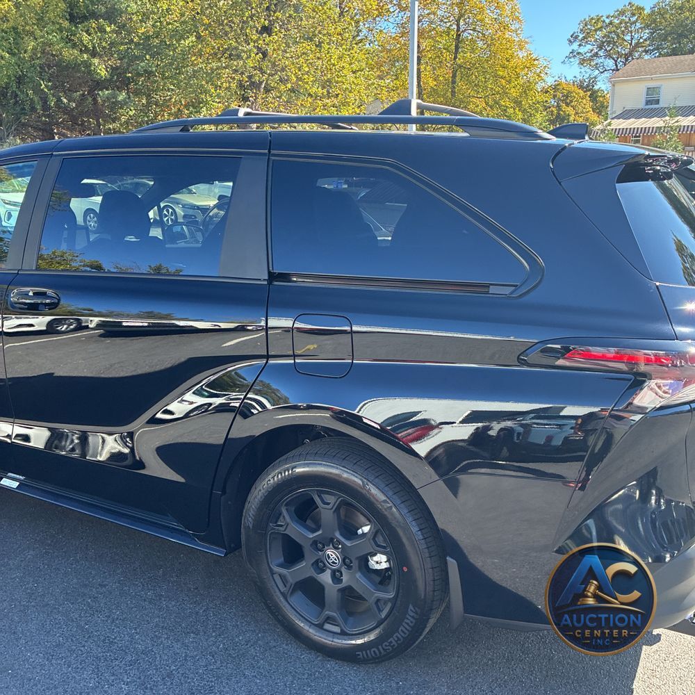 2025 Toyota Sienna Woodland Edition
