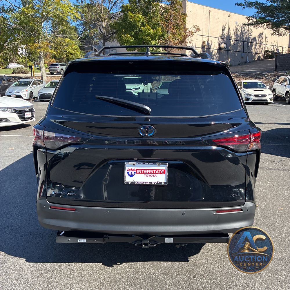 2025 Toyota Sienna Woodland Edition