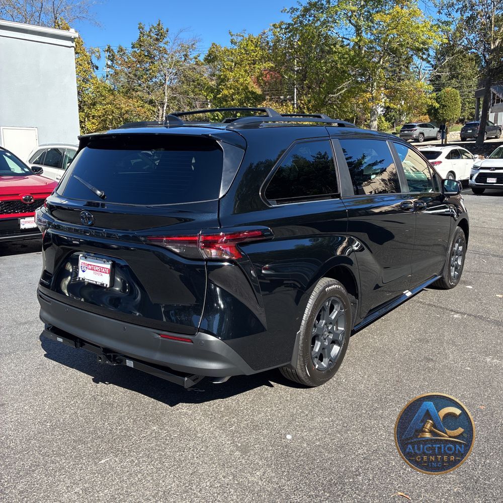 2025 Toyota Sienna Woodland Edition