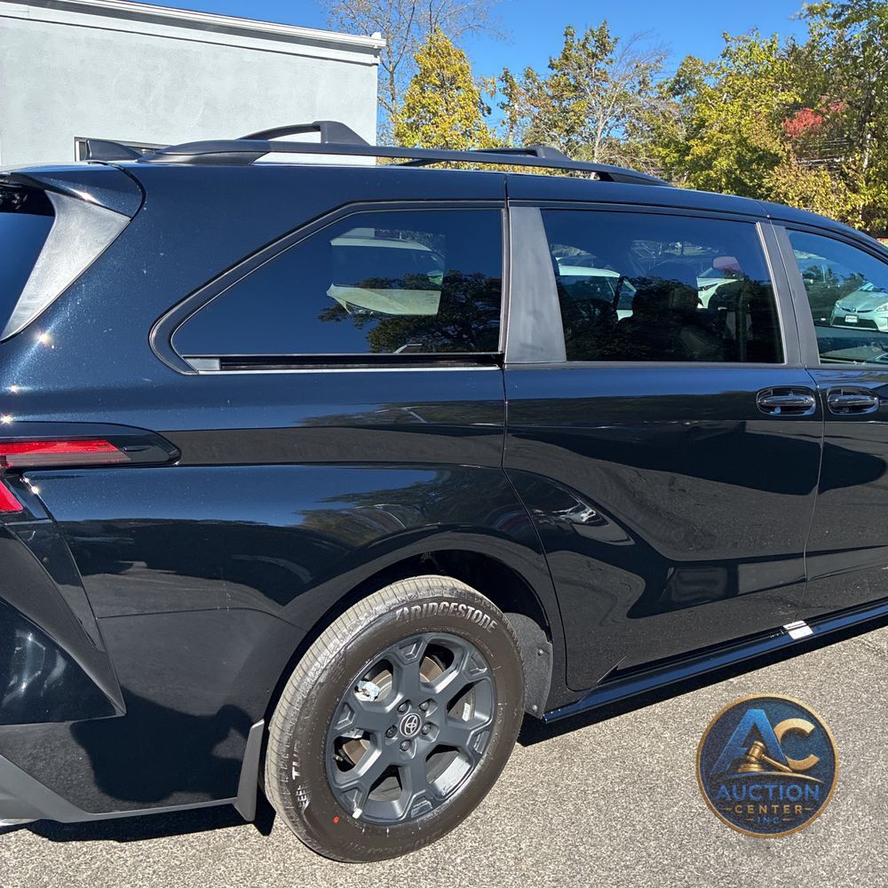 2025 Toyota Sienna Woodland Edition
