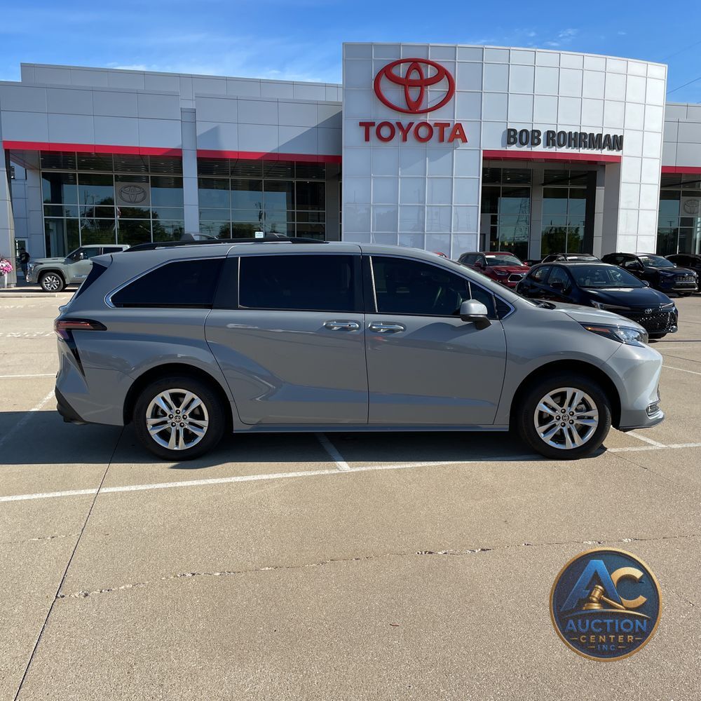 2023 Toyota Sienna Woodland Edition