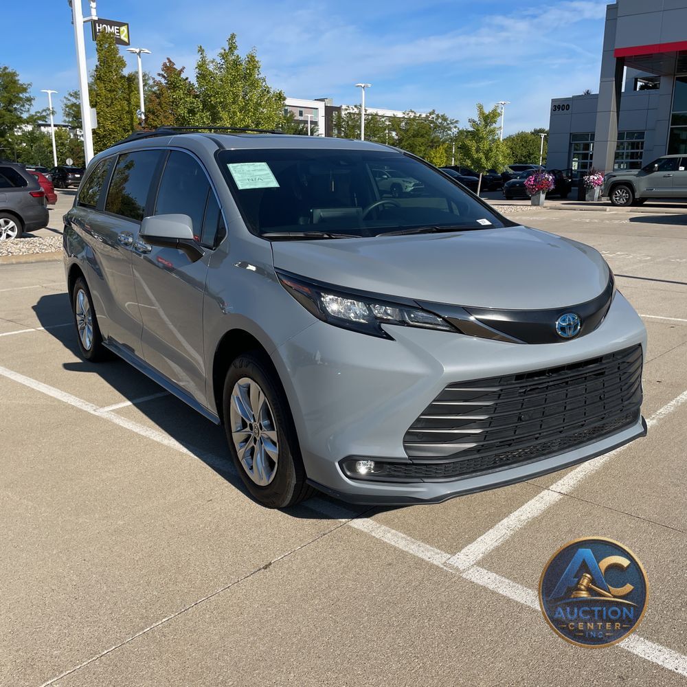 2023 Toyota Sienna Woodland Edition