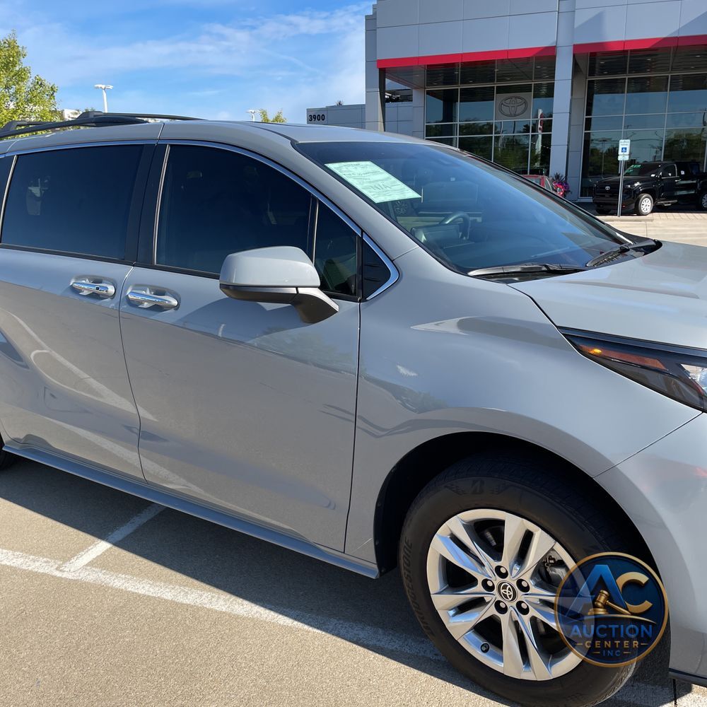2023 Toyota Sienna Woodland Edition