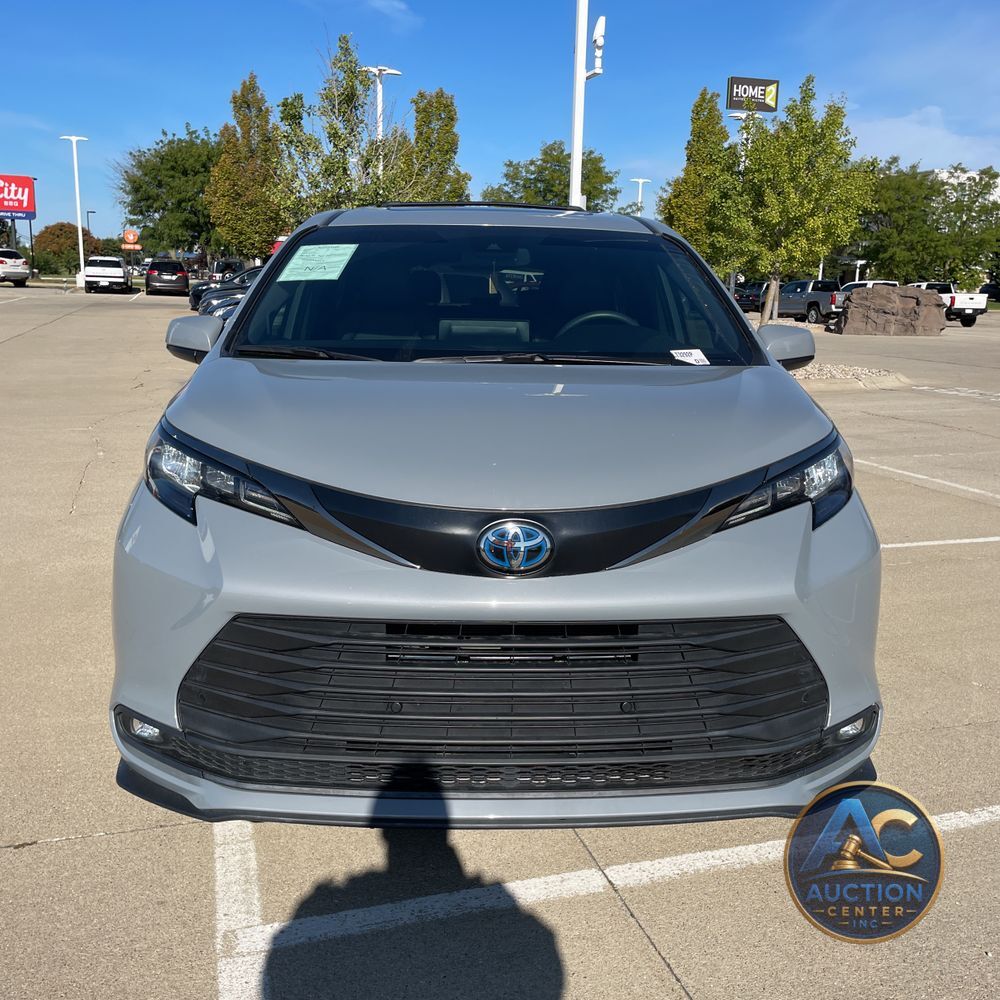 2023 Toyota Sienna Woodland Edition