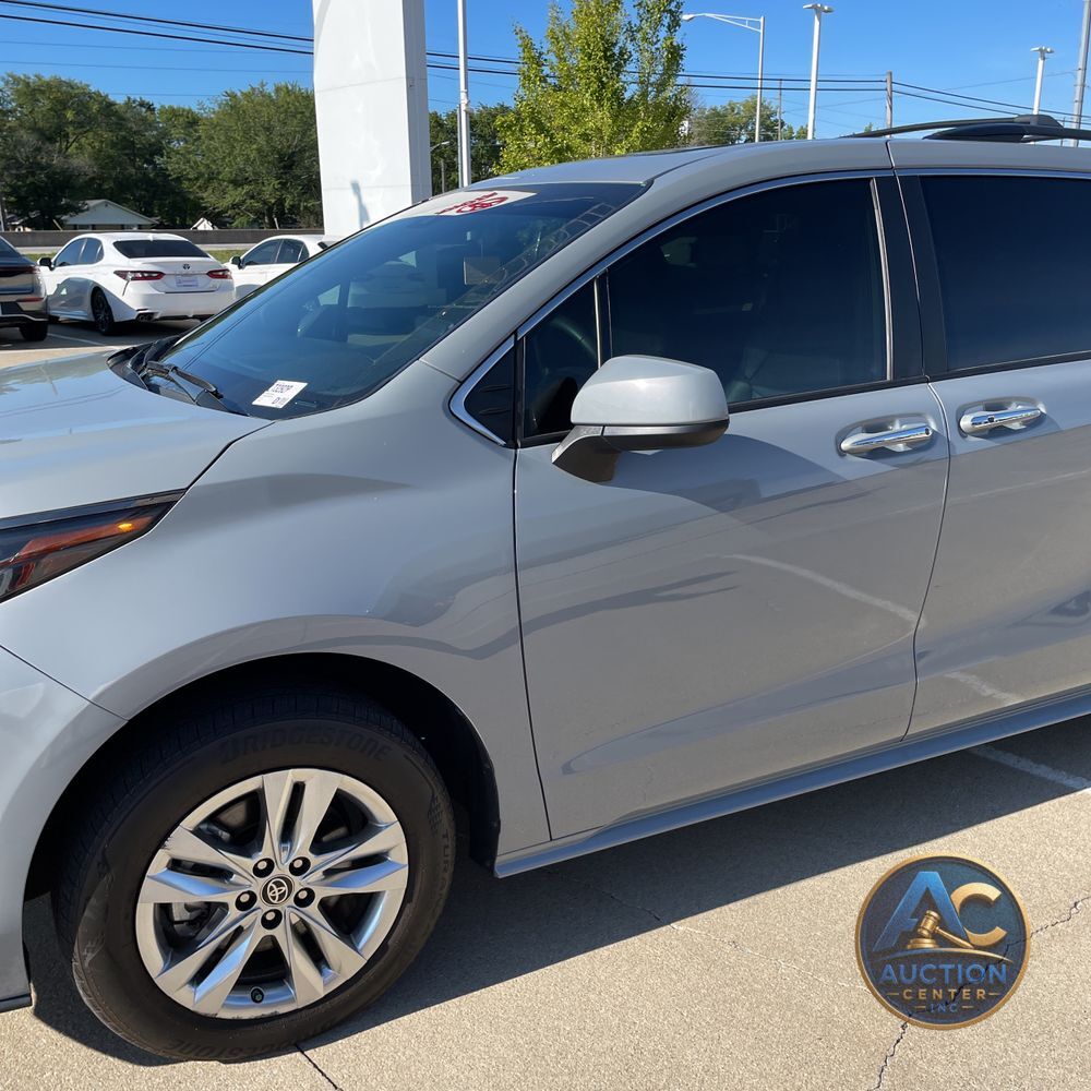 2023 Toyota Sienna Woodland Edition