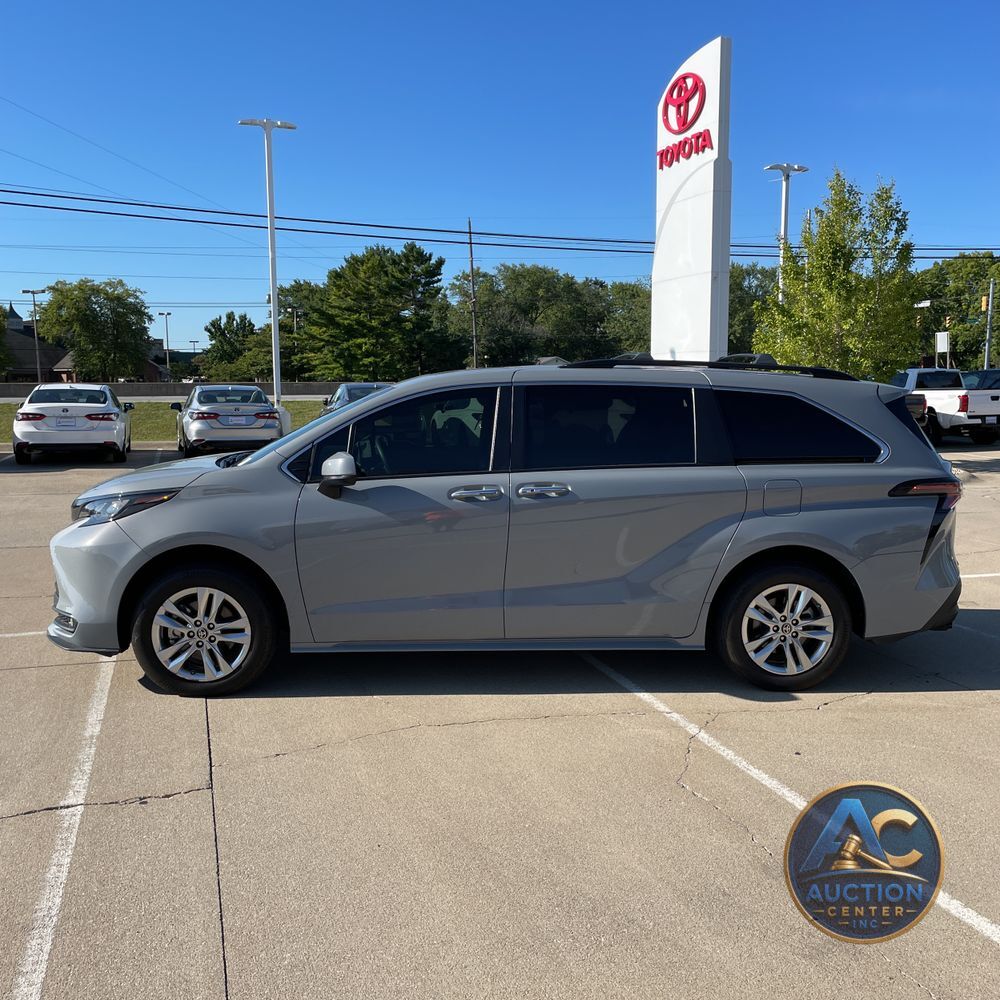2023 Toyota Sienna Woodland Edition