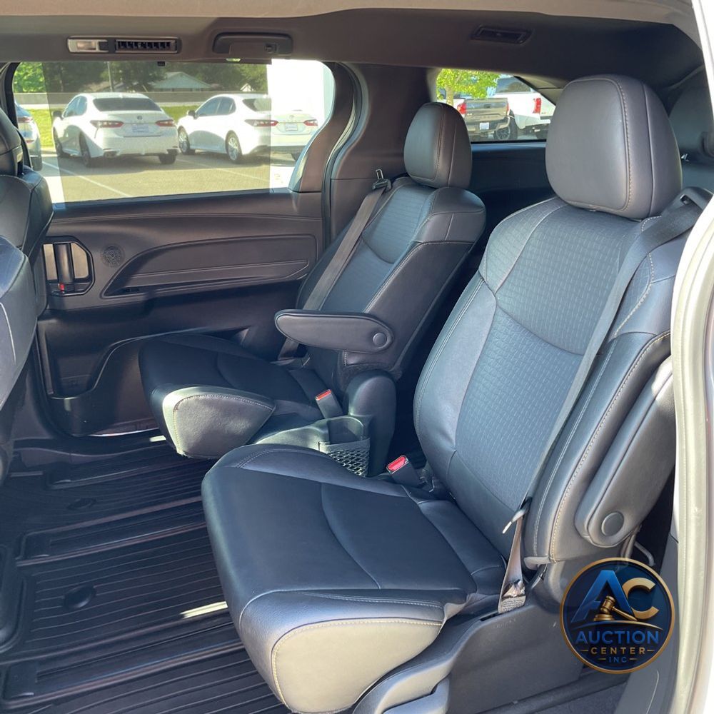2023 Toyota Sienna Woodland Edition