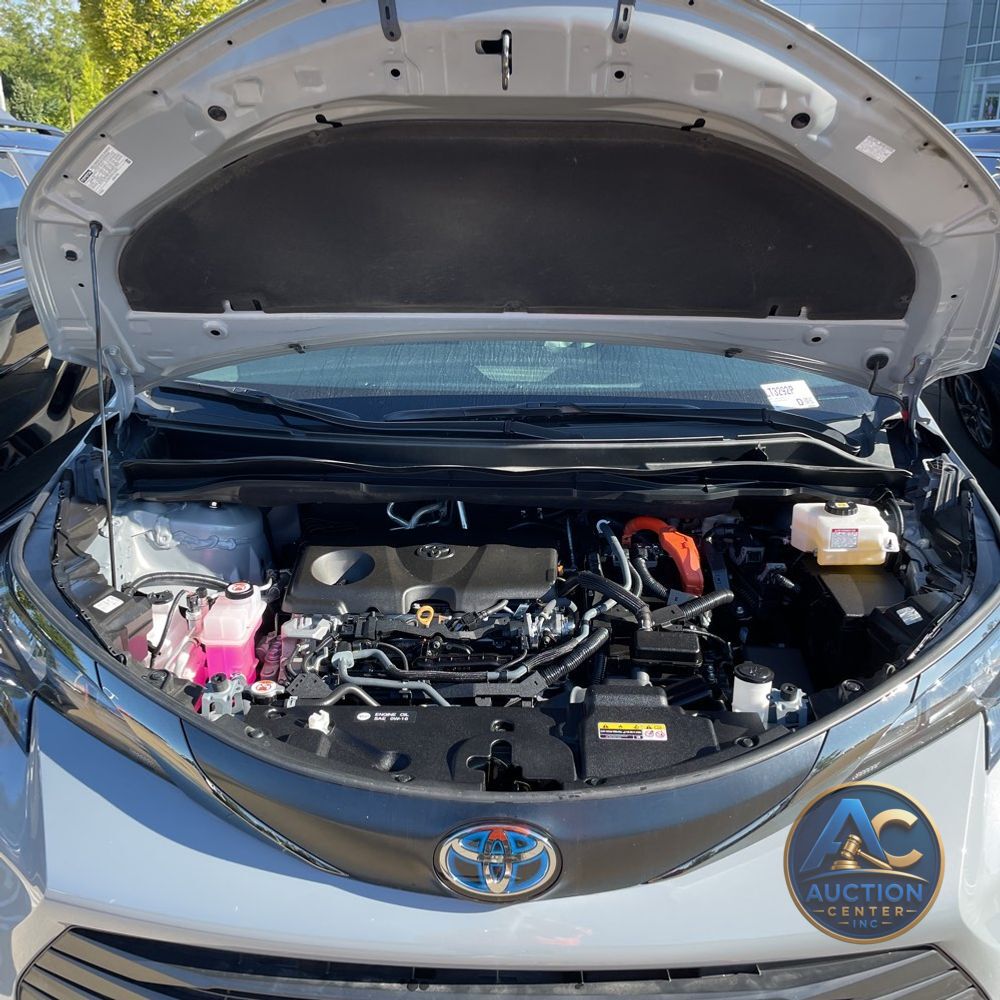 2023 Toyota Sienna Woodland Edition