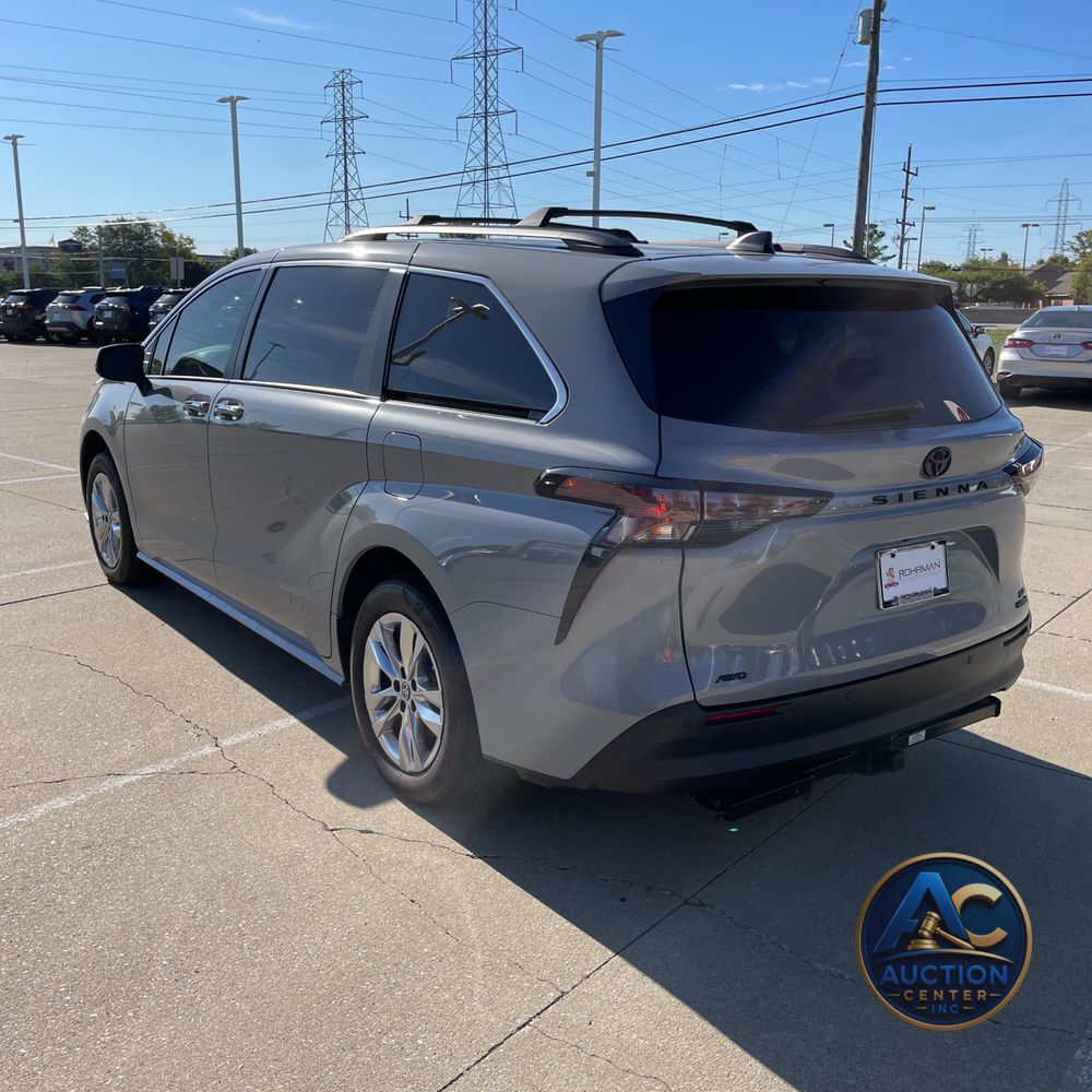 2023 Toyota Sienna Woodland Edition