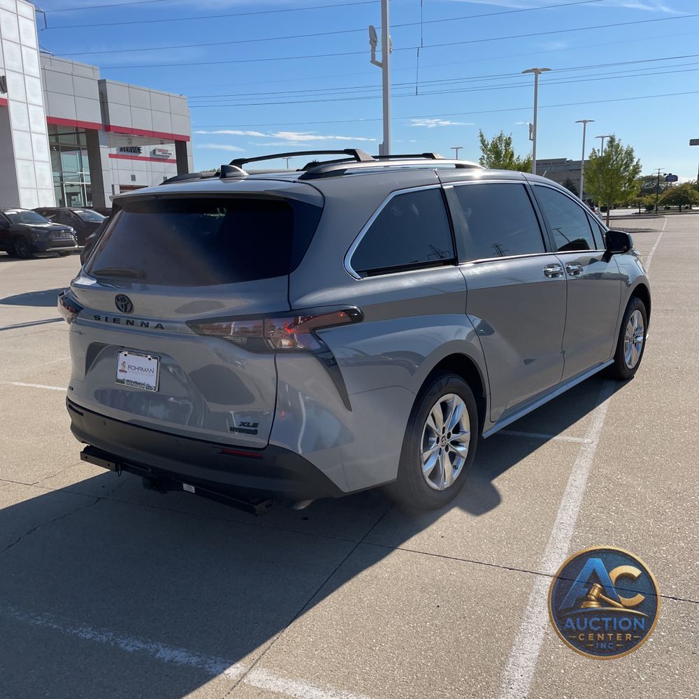 2023 Toyota Sienna Woodland Edition