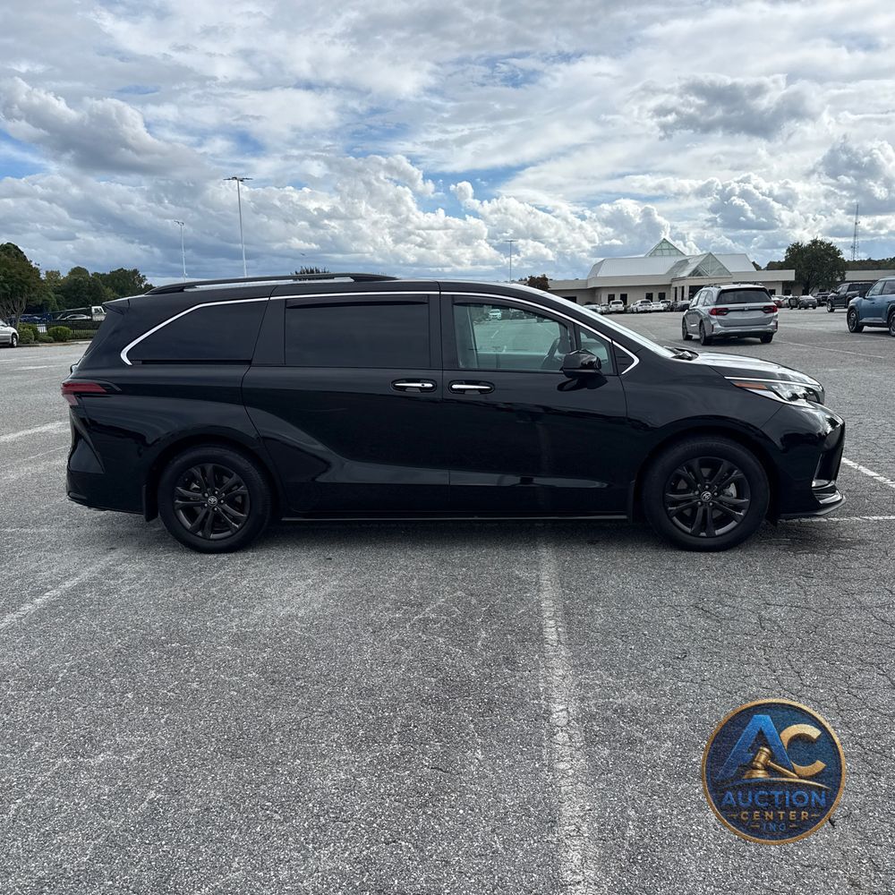 2024 Toyota Sienna XSE 7-Passenger