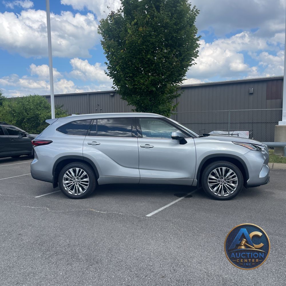 2024 Toyota Highlander Hybrid Platinum