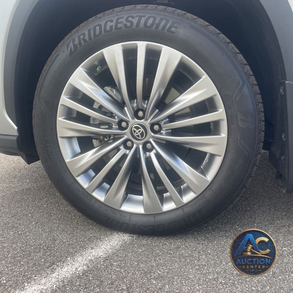 2024 Toyota Highlander Hybrid Platinum