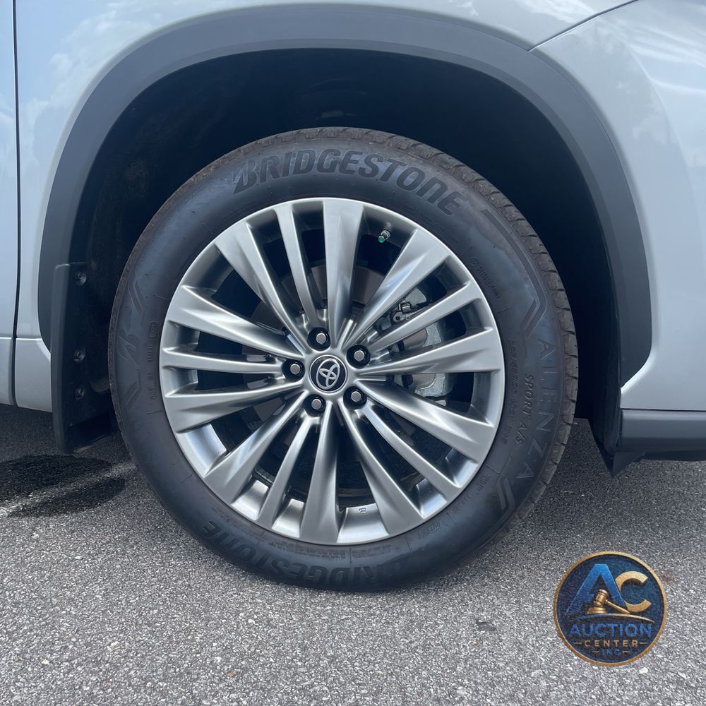 2024 Toyota Highlander Hybrid Platinum