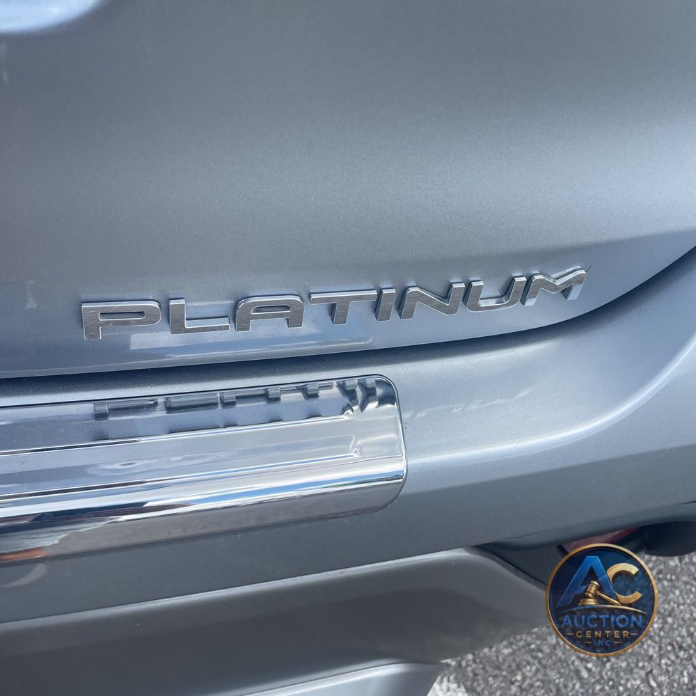 2024 Toyota Highlander Hybrid Platinum