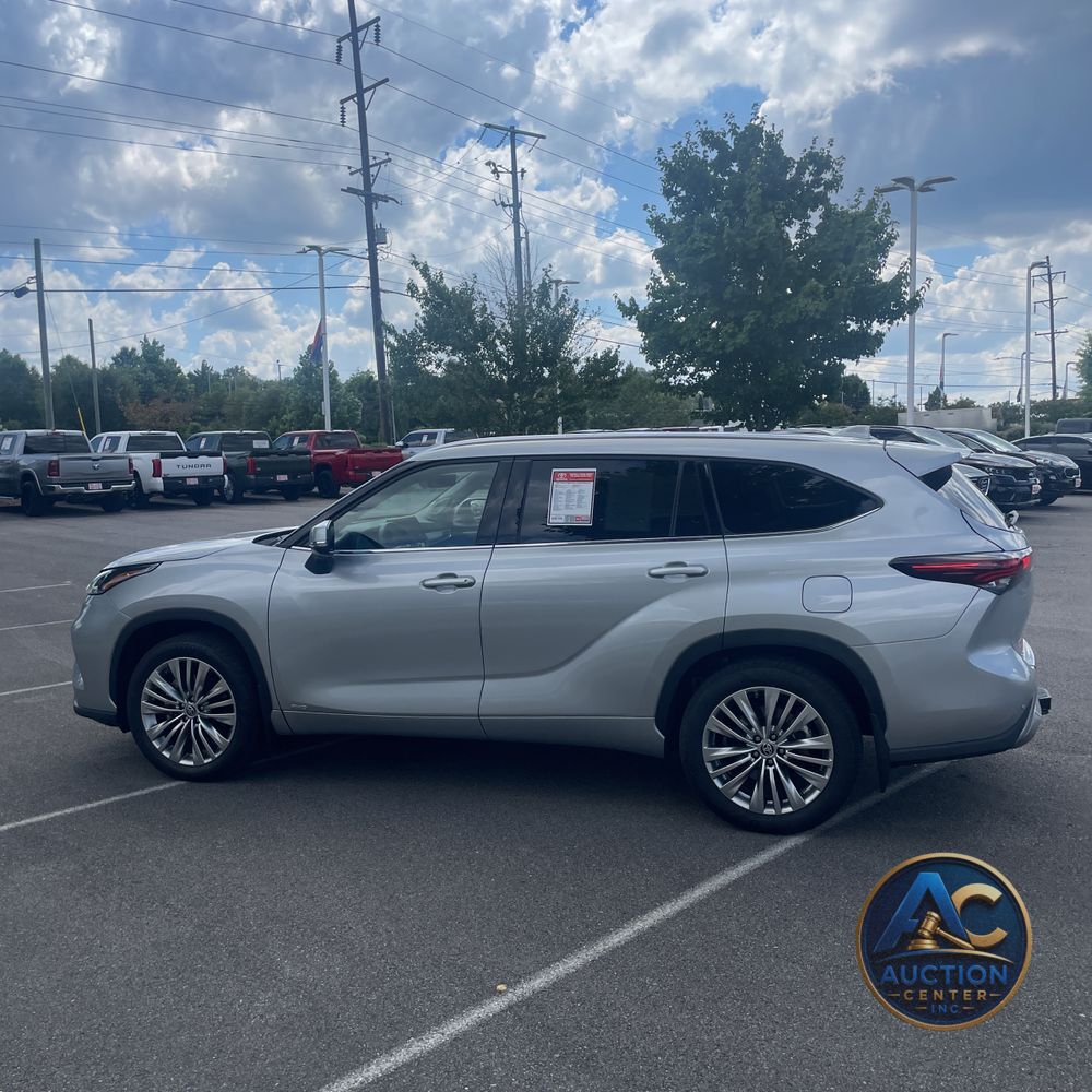 2024 Toyota Highlander Hybrid Platinum