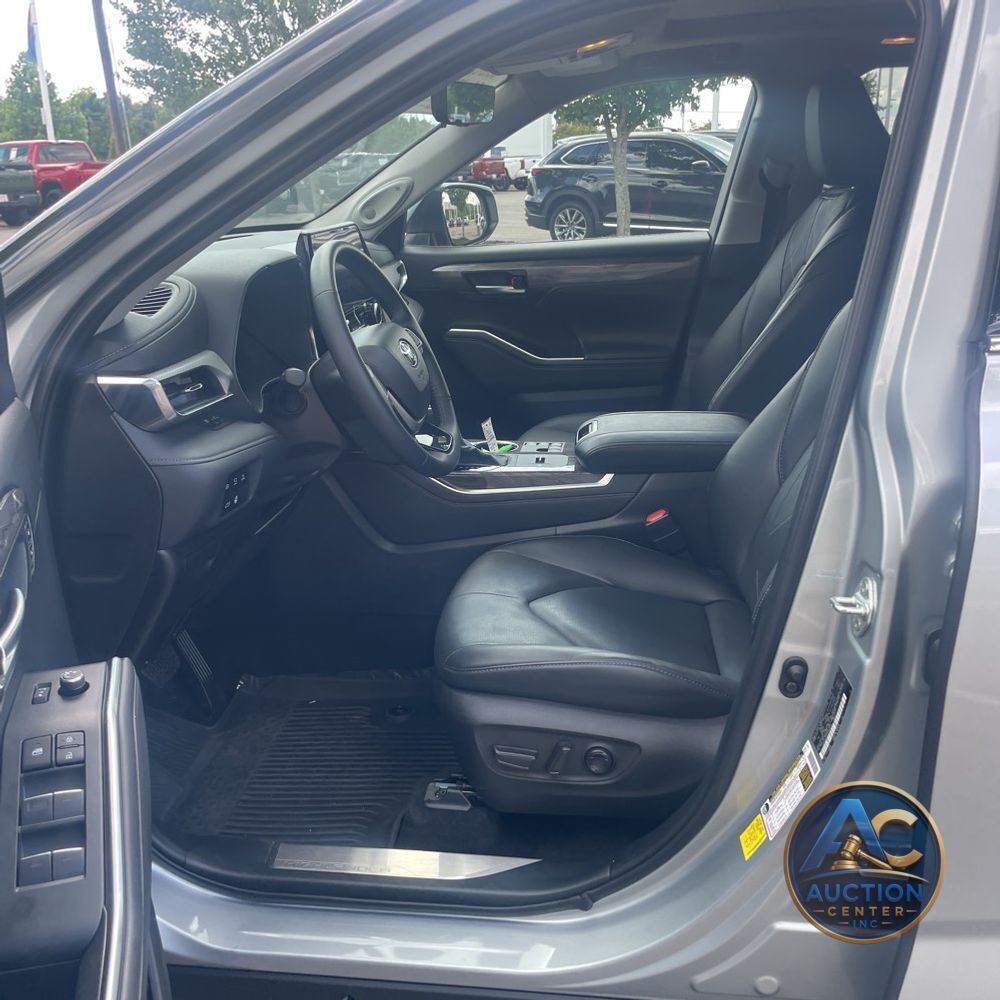 2024 Toyota Highlander Hybrid Platinum
