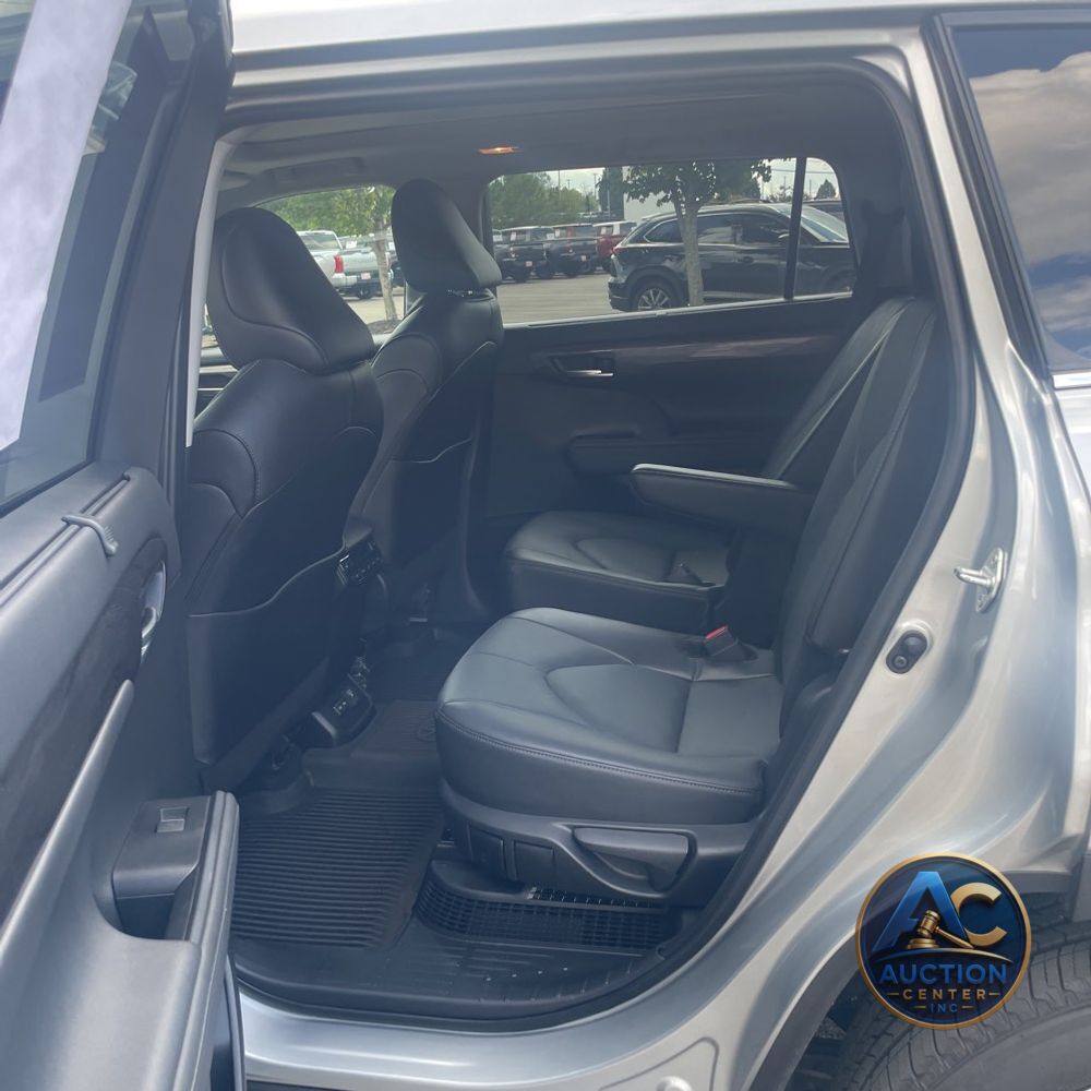 2024 Toyota Highlander Hybrid Platinum