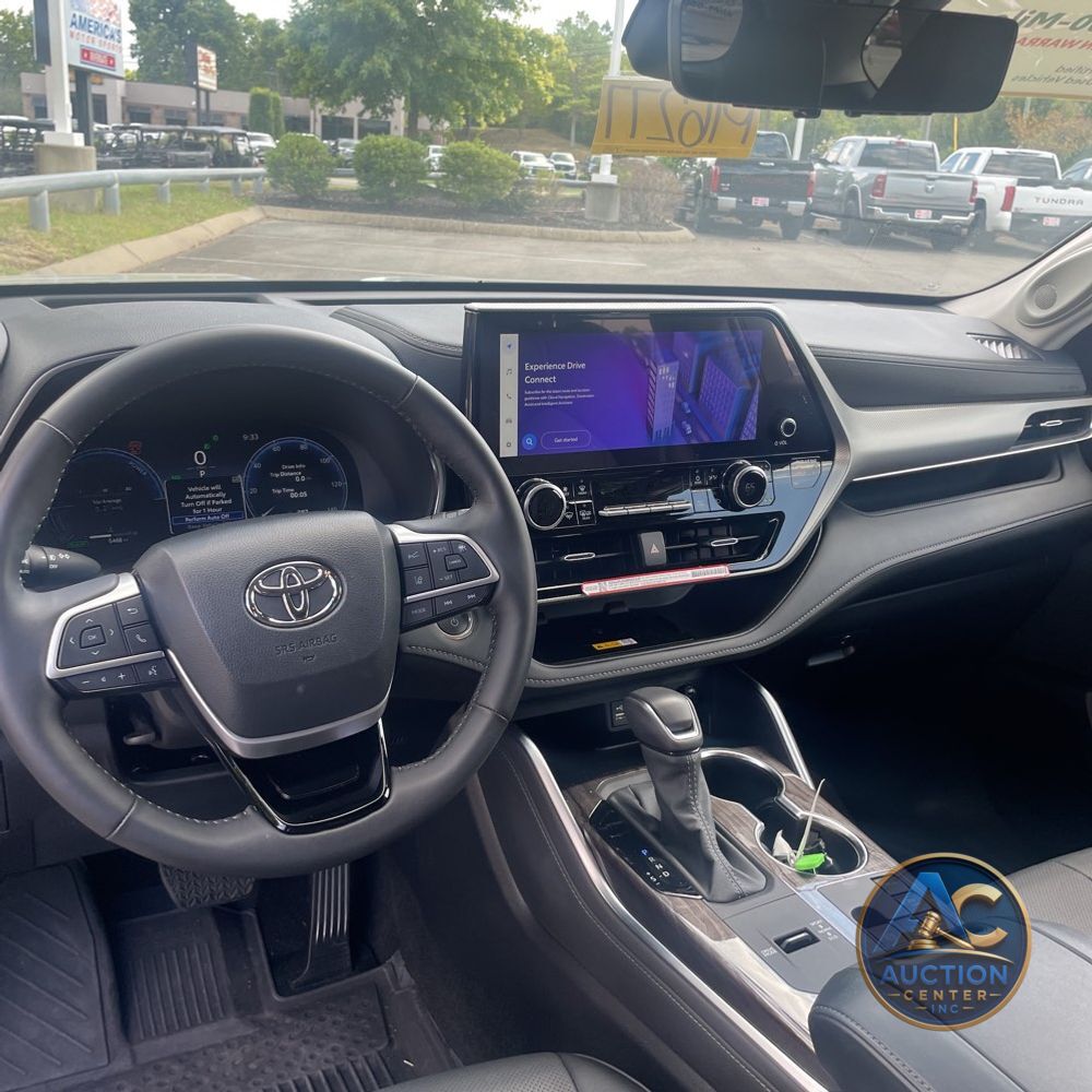 2024 Toyota Highlander Hybrid Platinum
