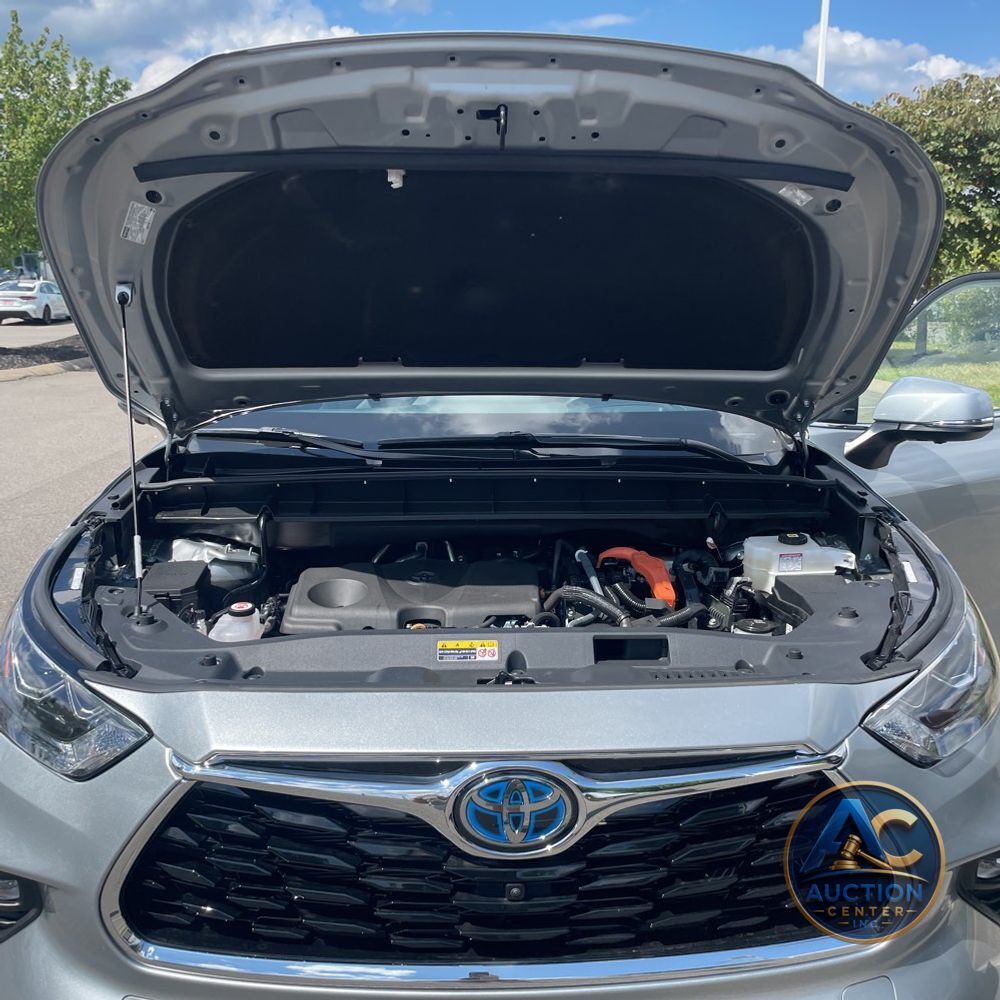 2024 Toyota Highlander Hybrid Platinum