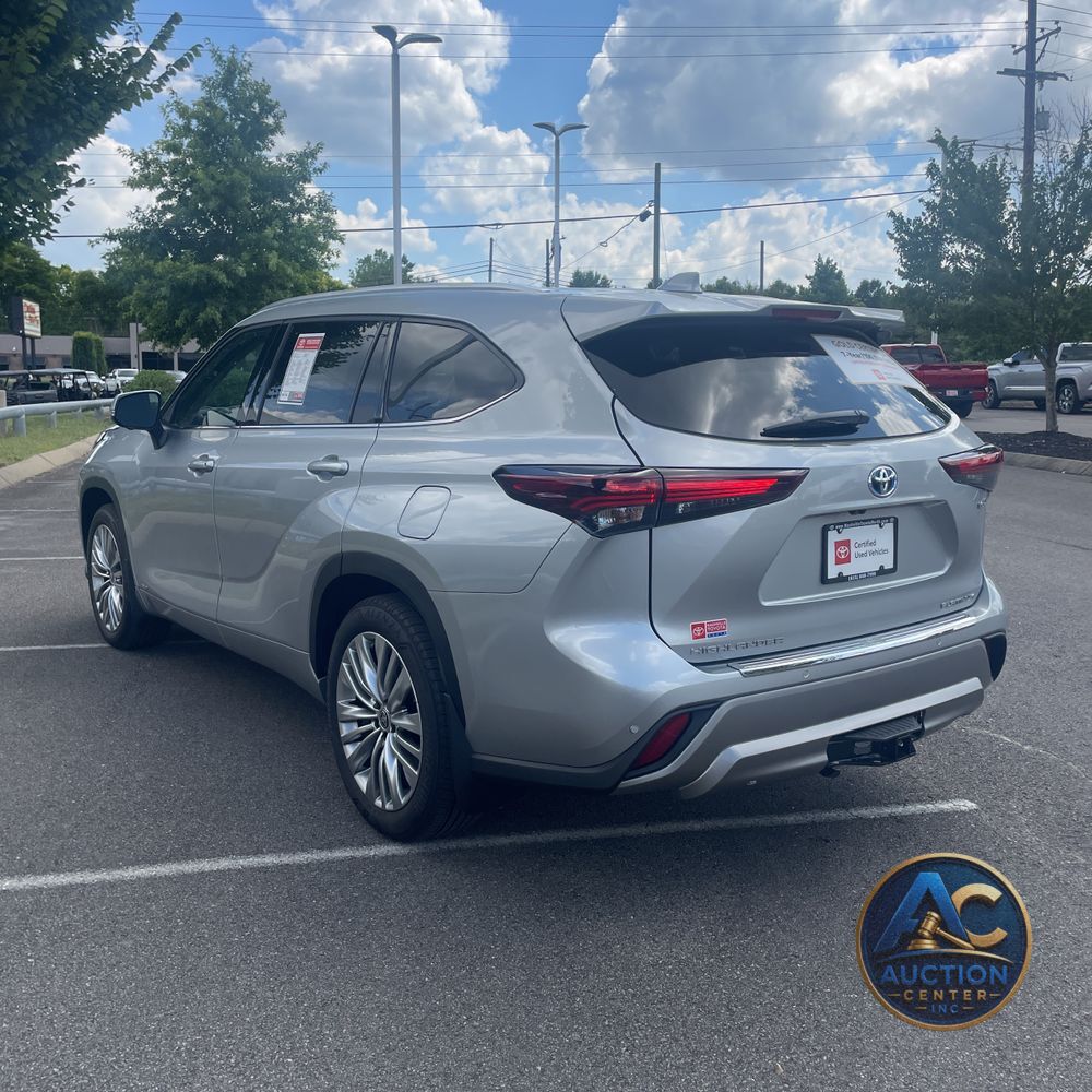 2024 Toyota Highlander Hybrid Platinum