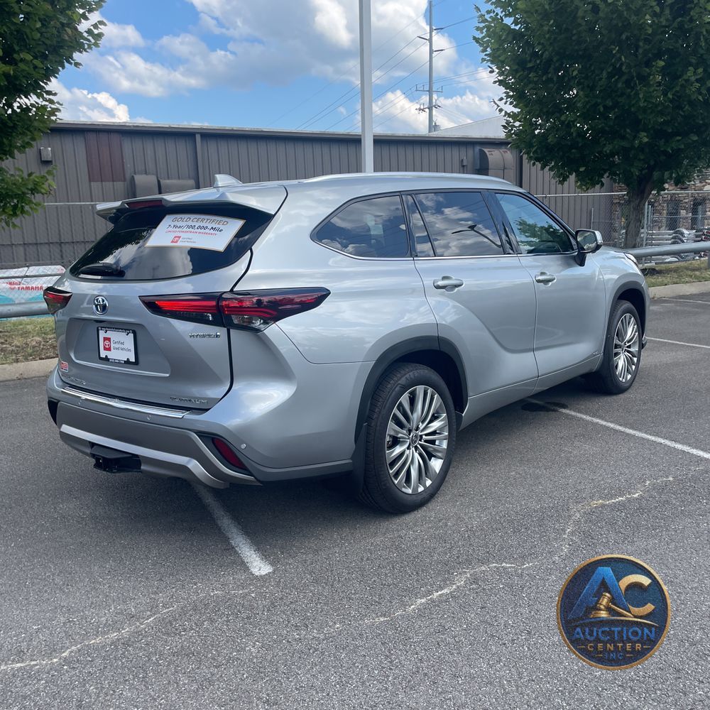 2024 Toyota Highlander Hybrid Platinum