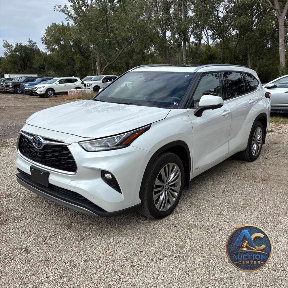 2023 Toyota Highlander Hybrid Platinum