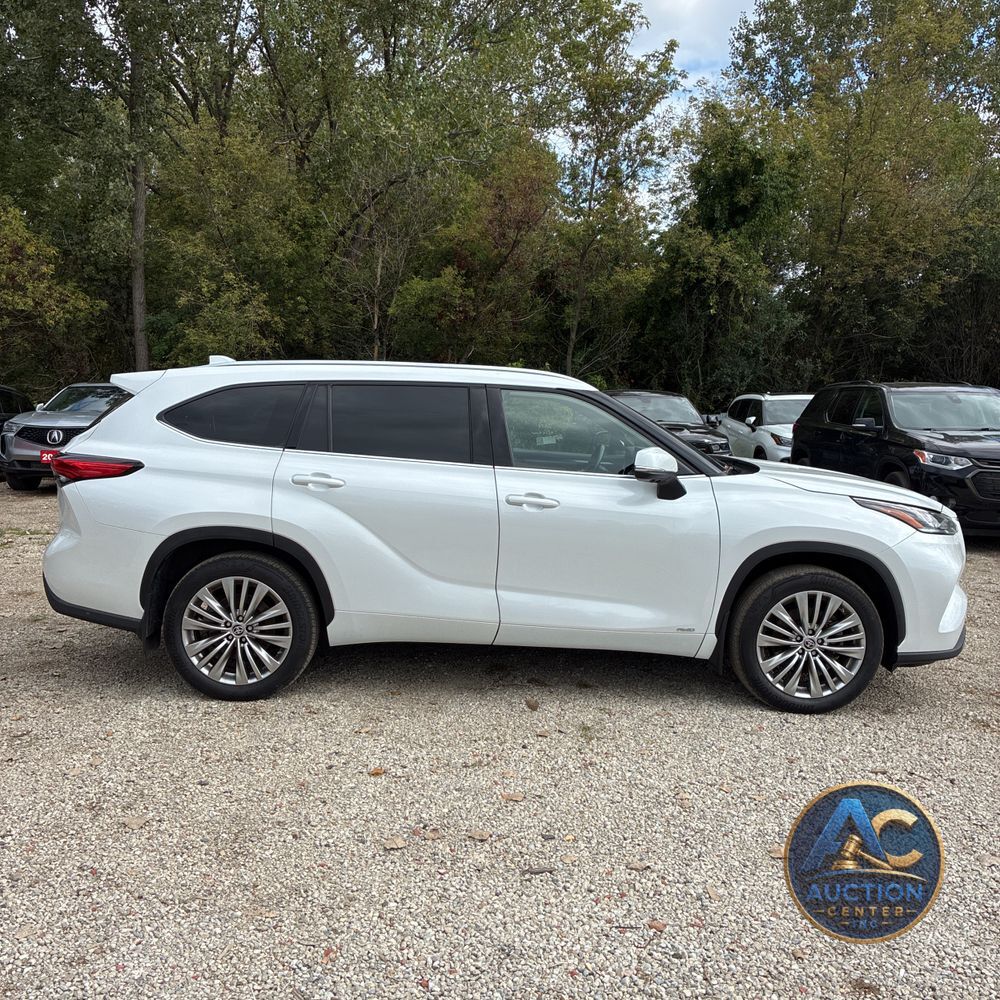 2023 Toyota Highlander Hybrid Platinum