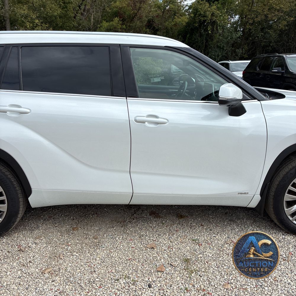 2023 Toyota Highlander Hybrid Platinum