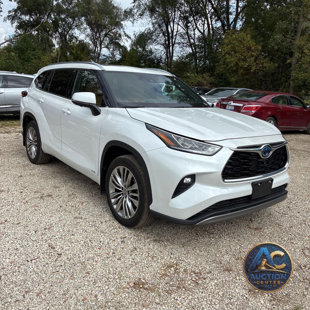 2023 Toyota Highlander Hybrid Platinum
