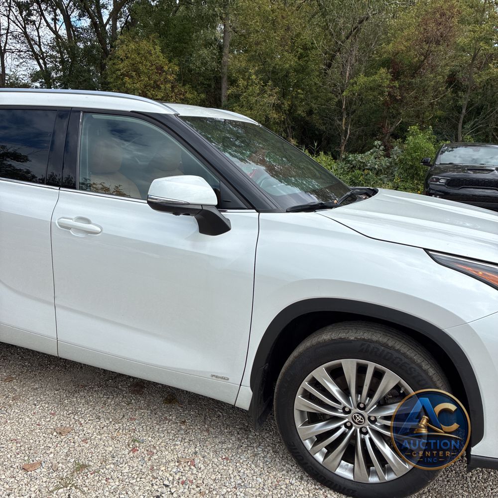 2023 Toyota Highlander Hybrid Platinum