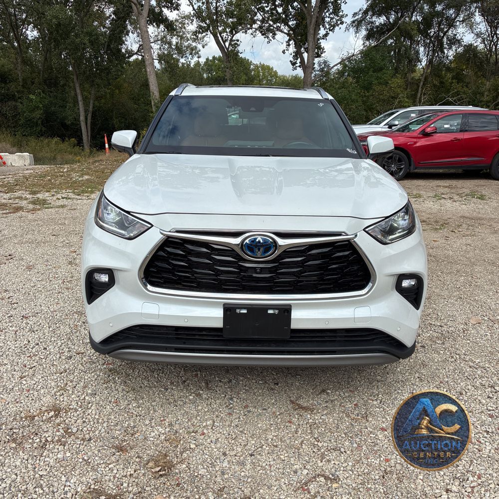 2023 Toyota Highlander Hybrid Platinum