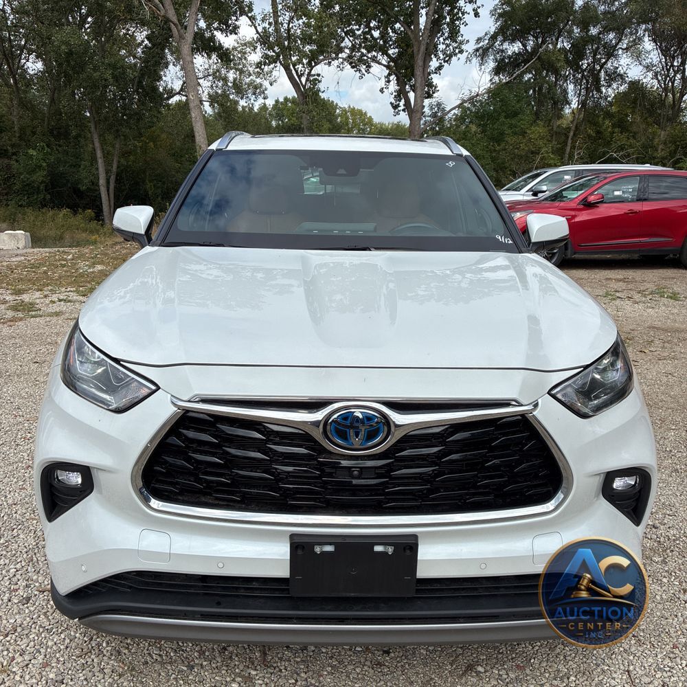 2023 Toyota Highlander Hybrid Platinum