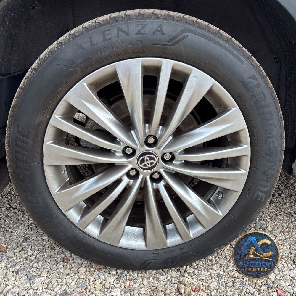 2023 Toyota Highlander Hybrid Platinum