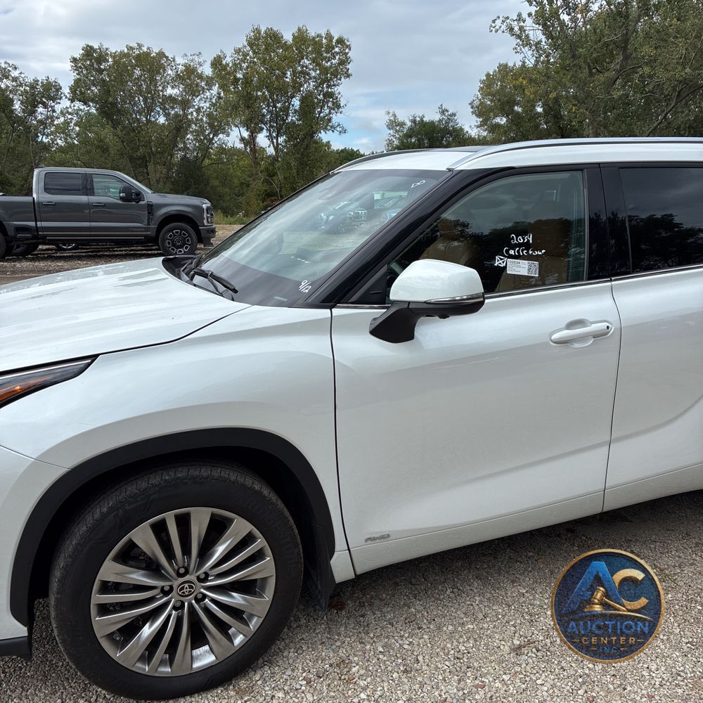 2023 Toyota Highlander Hybrid Platinum