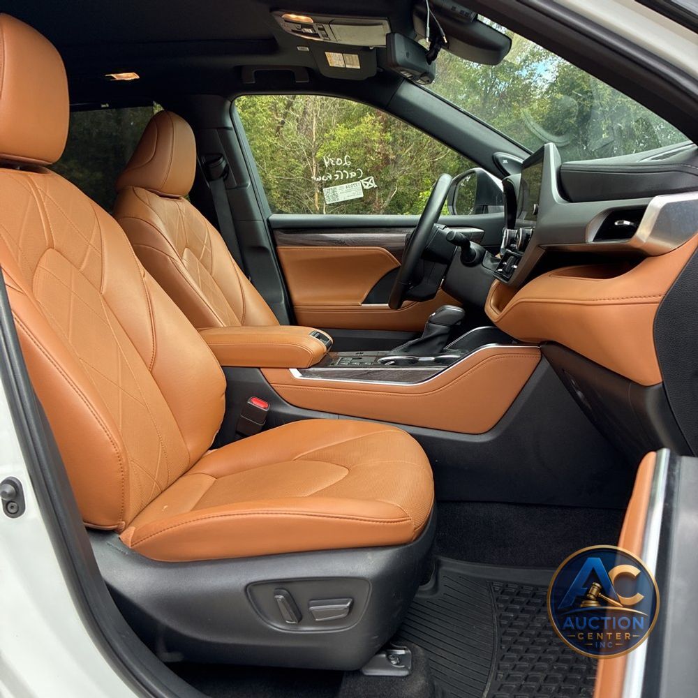 2023 Toyota Highlander Hybrid Platinum