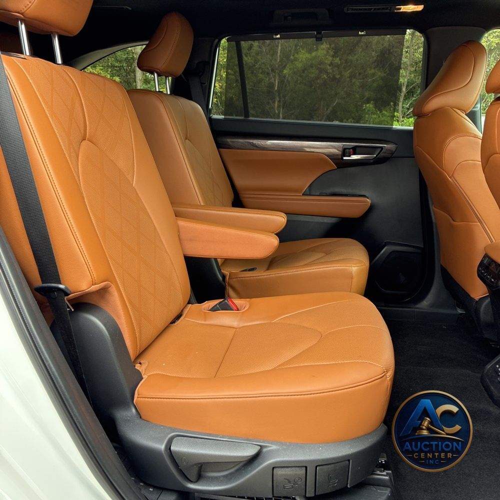2023 Toyota Highlander Hybrid Platinum