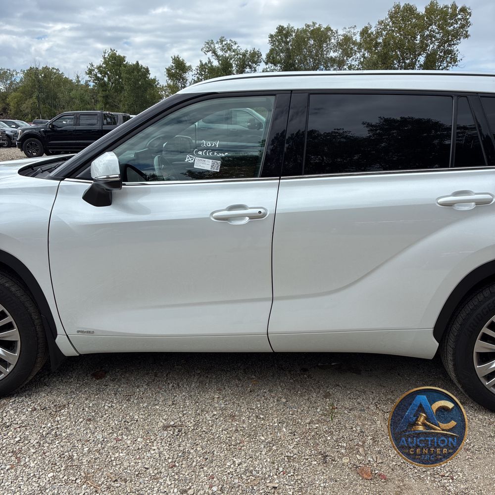 2023 Toyota Highlander Hybrid Platinum