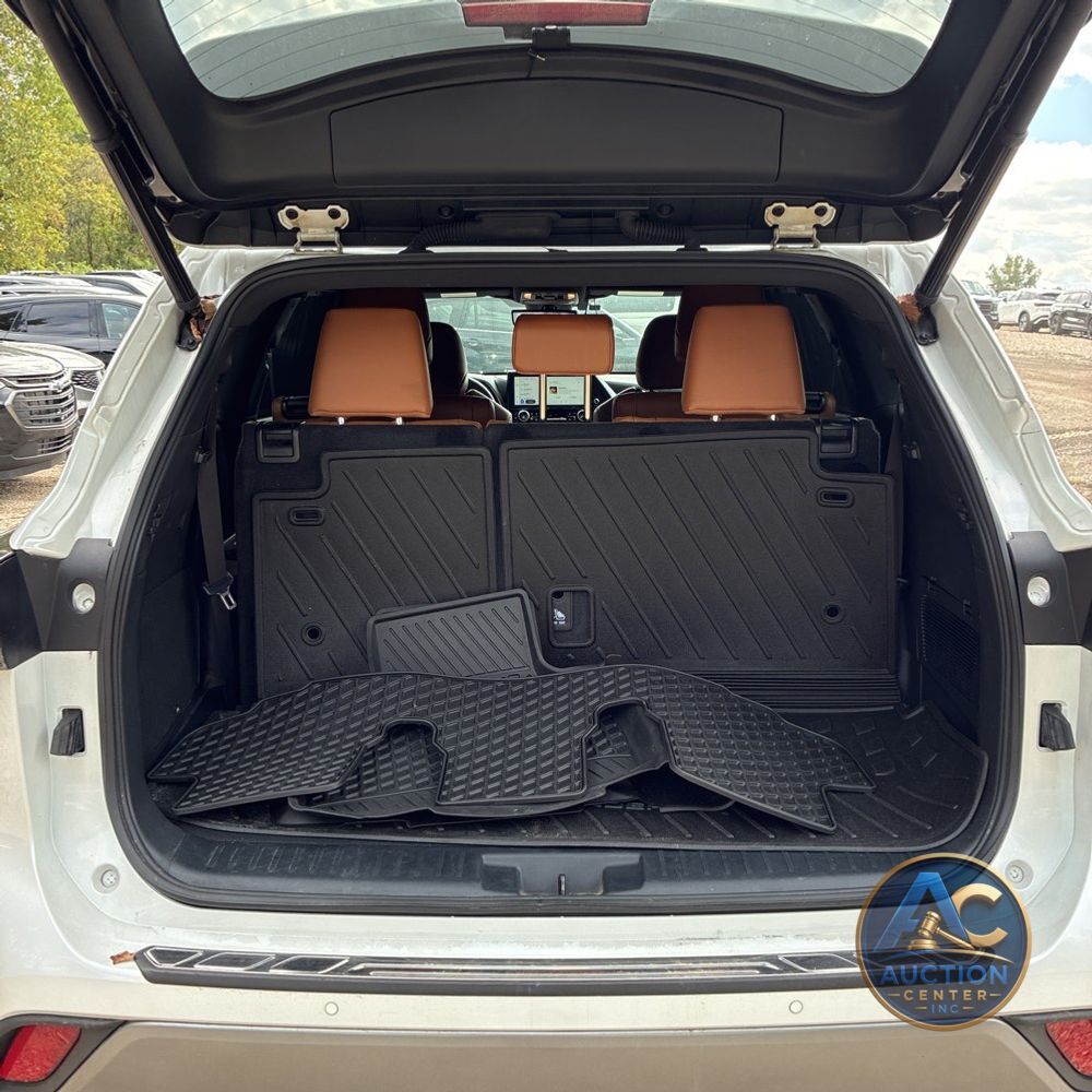 2023 Toyota Highlander Hybrid Platinum
