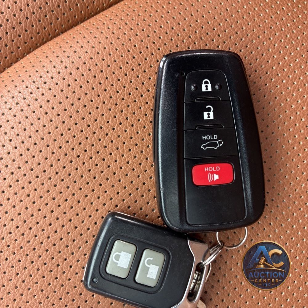2023 Toyota Highlander Hybrid Platinum