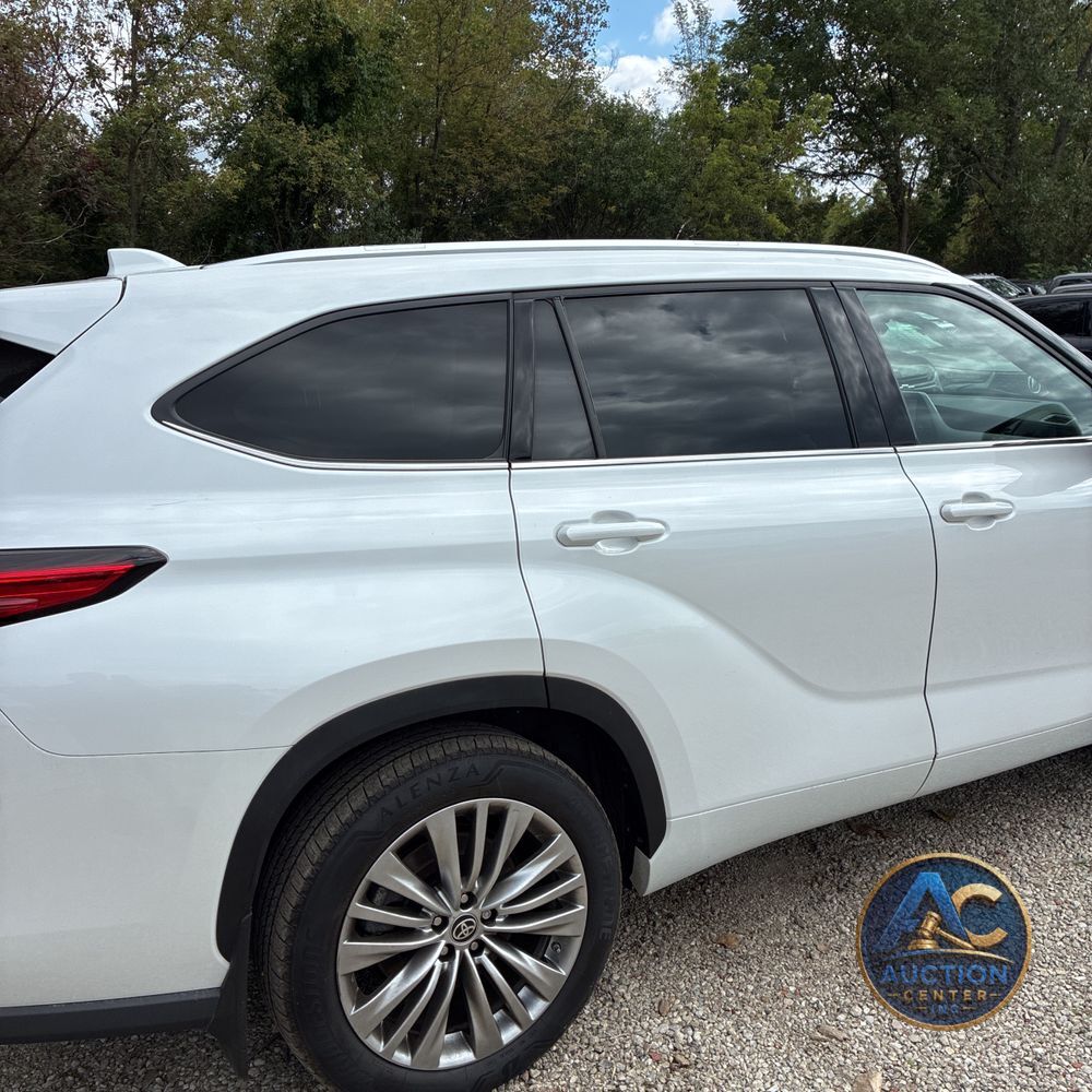 2023 Toyota Highlander Hybrid Platinum