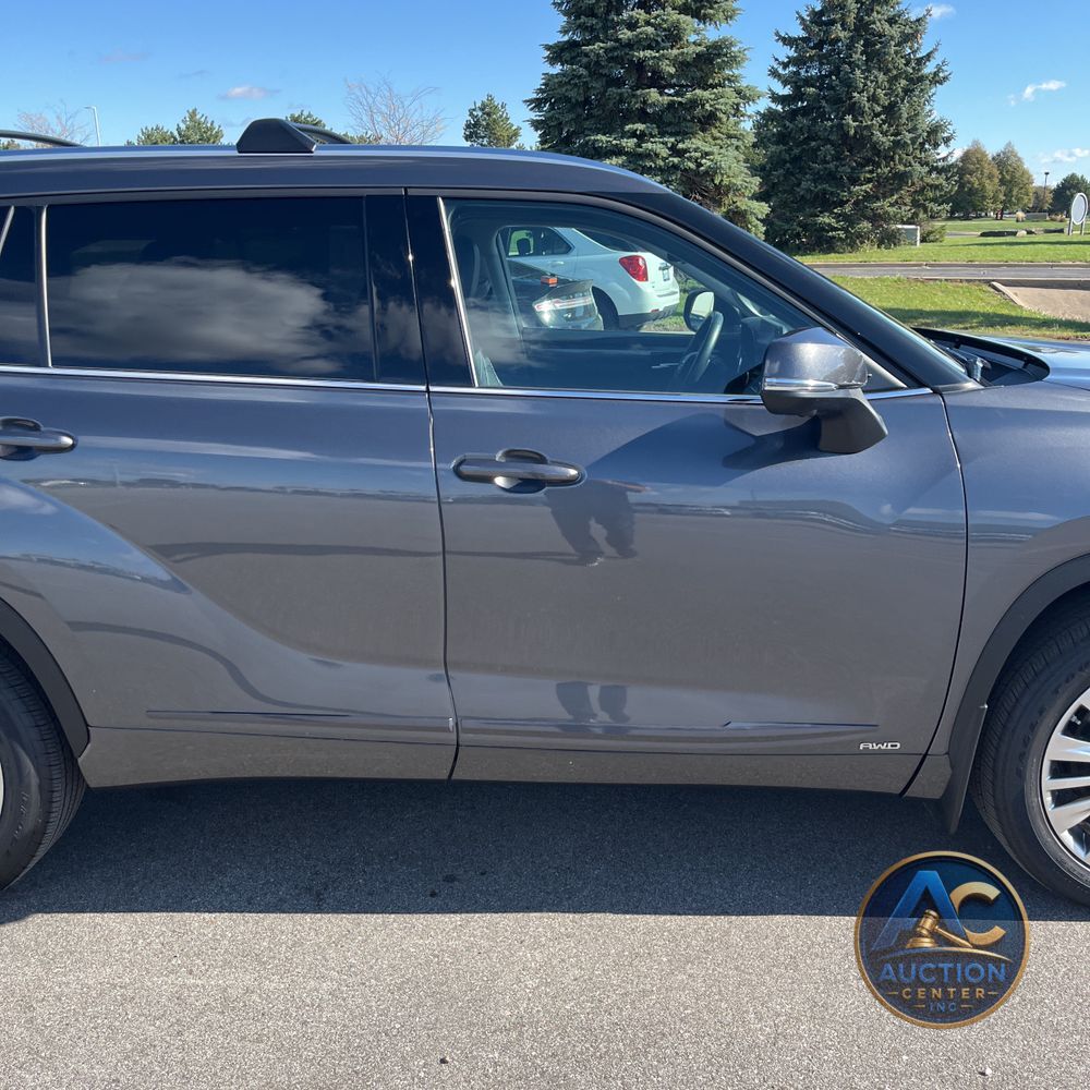 2023 Toyota Highlander Hybrid Platinum