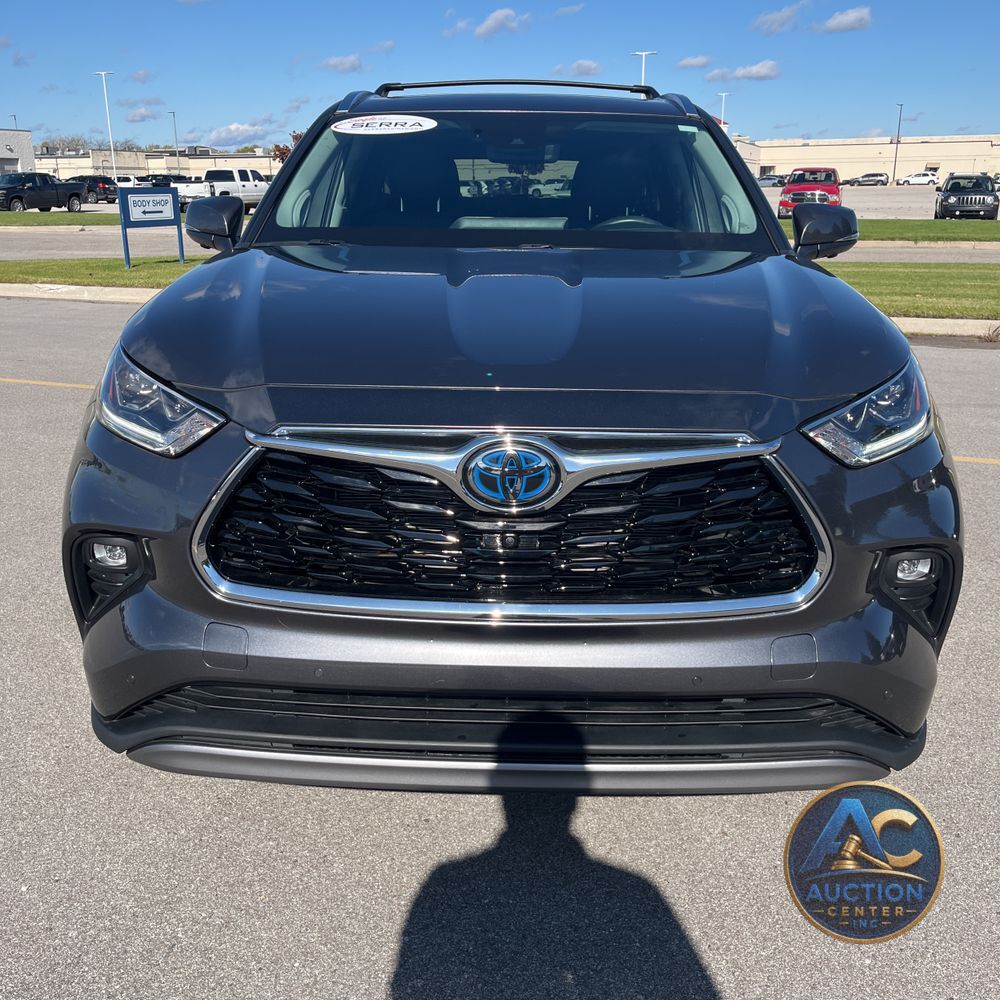 2023 Toyota Highlander Hybrid Platinum