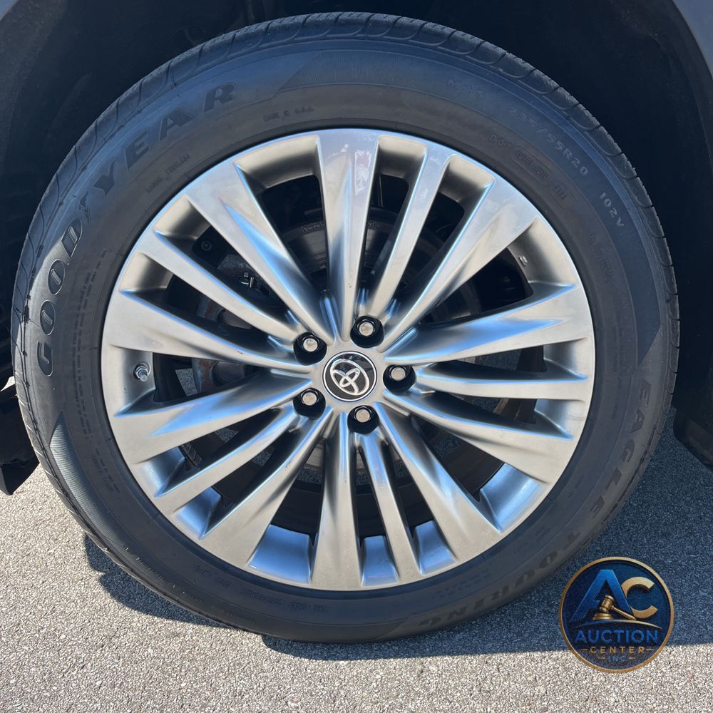 2023 Toyota Highlander Hybrid Platinum